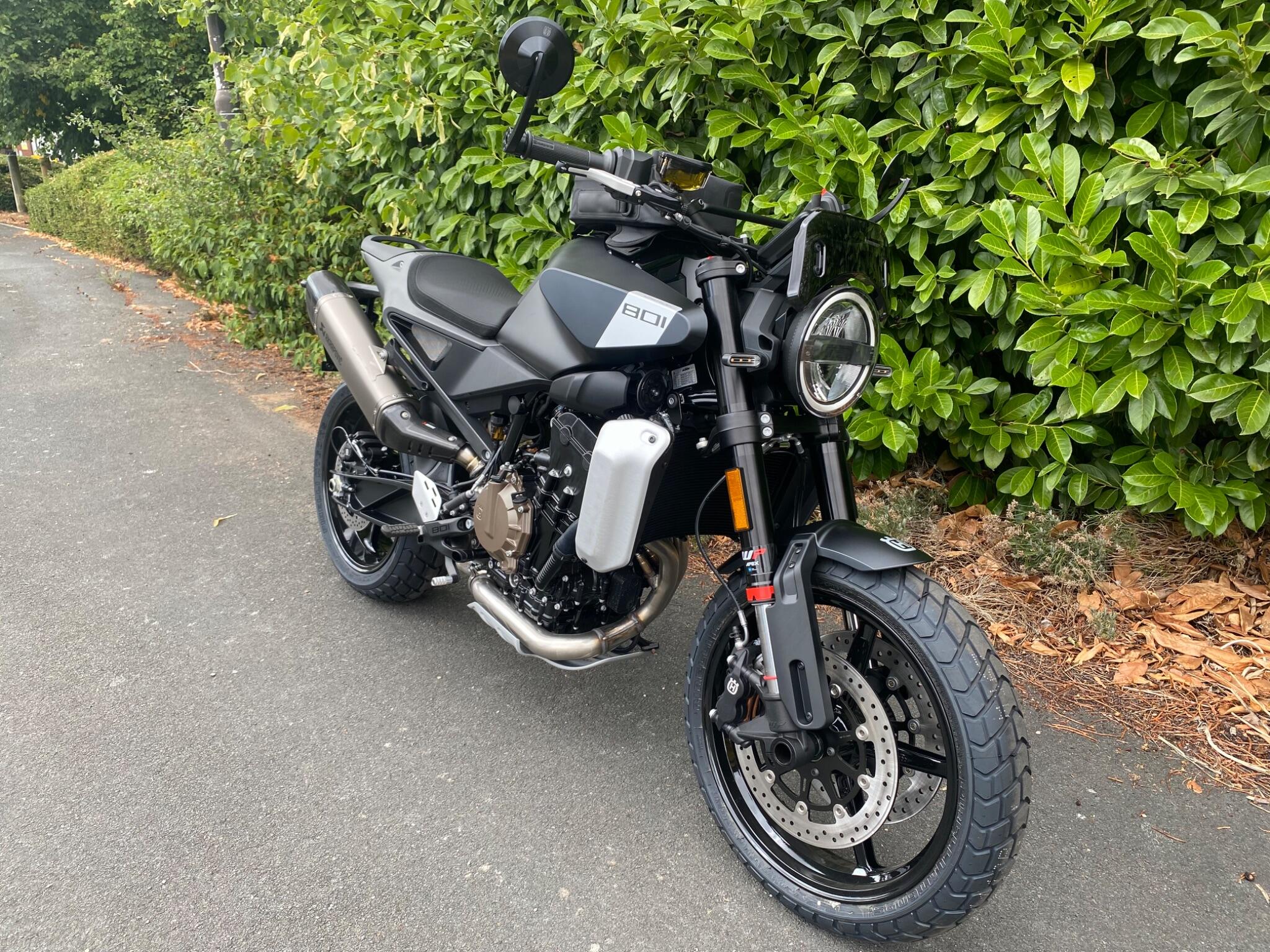 Husqvarna Svartpilen 801